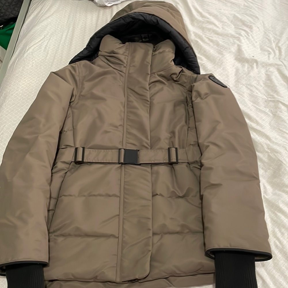 New Canada goose jacket with hoodie